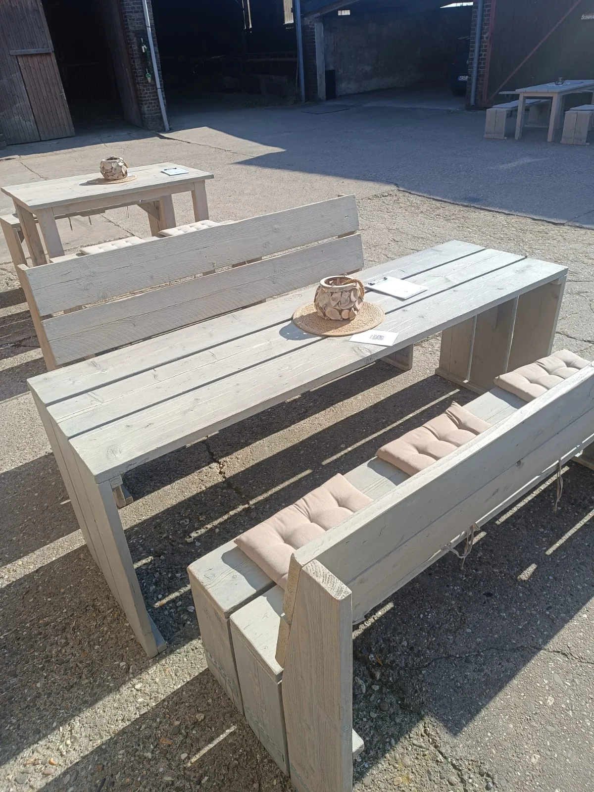 Von Becker handgefertigte Sitzgruppe aus hellem Holz